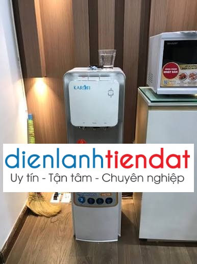 cay-nuoc-nong-lanh-karofi-khong-lanh